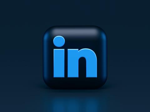 Picture of LinkedIn logo for our blog on how to use LinkedIn to attract marketing recruiters